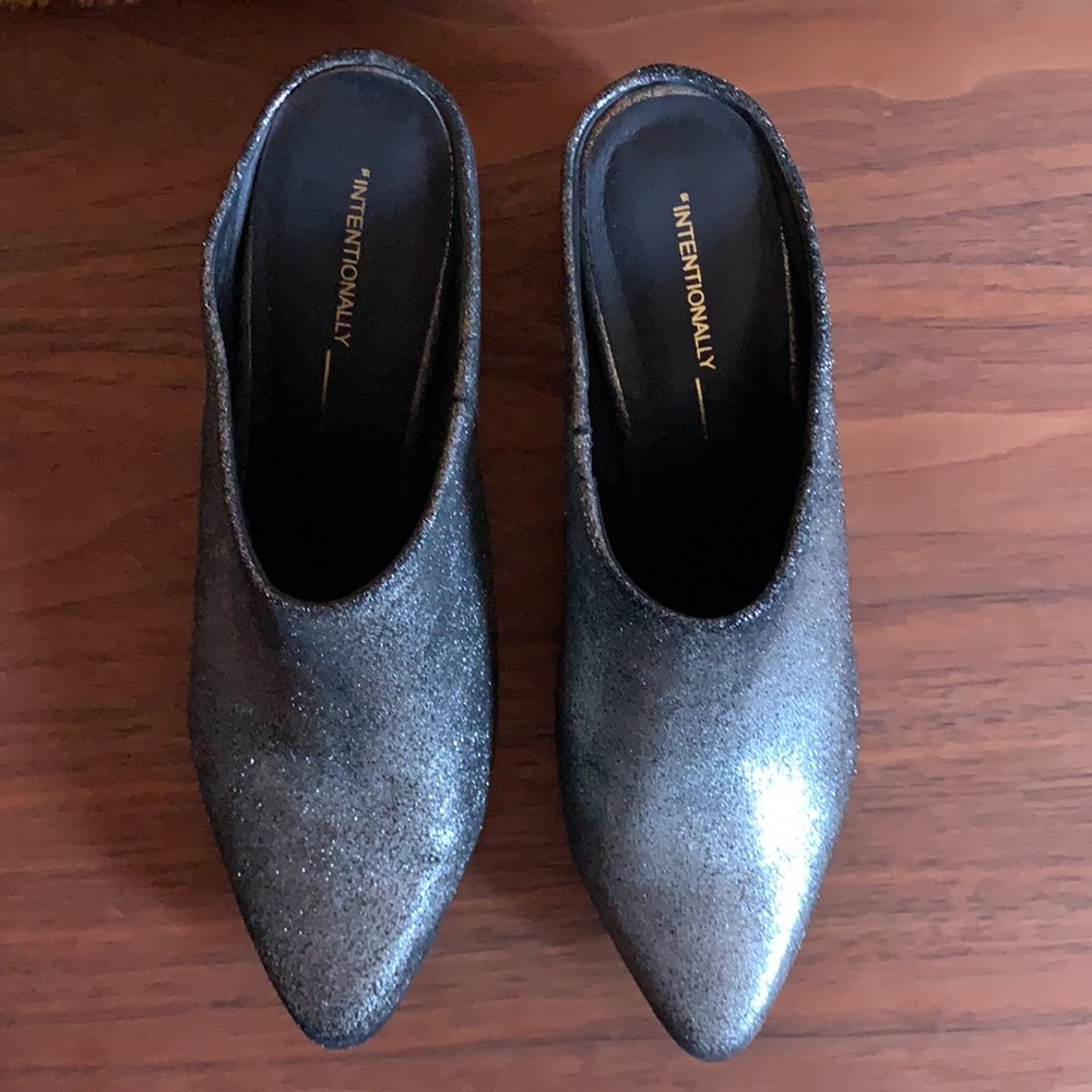Intentionally Blank Silver Metallic Square Heel Mules Size 39 - Picture 4 of 9